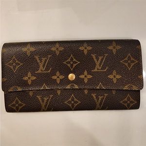 Louis Vuitton Mono Sarah Wallet 💯 % authentic